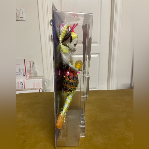 Monster High Frankie Stein Electrified 12” doll. Light up Collectible NWT NRFB - Picture 5 of 12